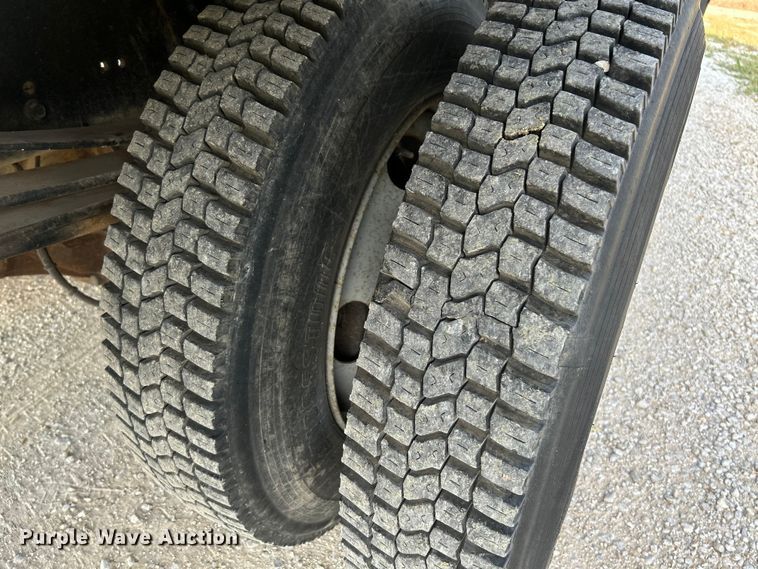 image for item NL9656 2004 Chevrolet C6500 box truck