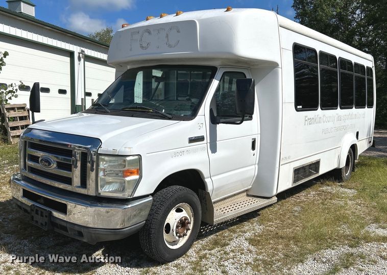 image for item NL9658 2010 Ford E450 shuttle bus