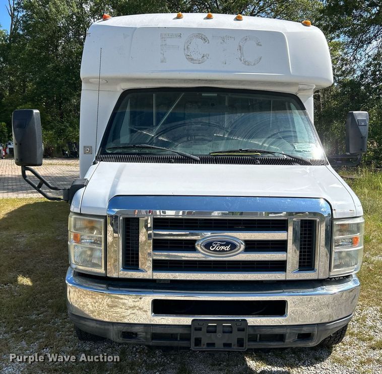 image for item NL9658 2010 Ford E450 shuttle bus