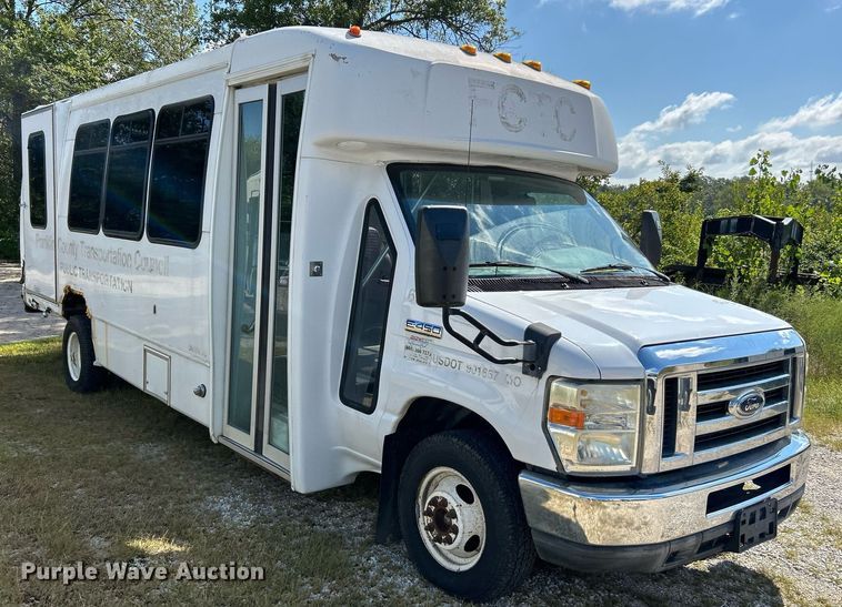 image for item NL9658 2010 Ford E450 shuttle bus