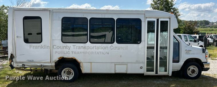 image for item NL9658 2010 Ford E450 shuttle bus