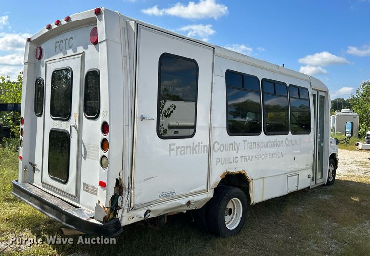 image for item NL9658 2010 Ford E450 shuttle bus