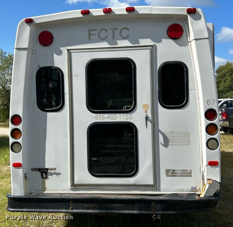 image for item NL9658 2010 Ford E450 shuttle bus