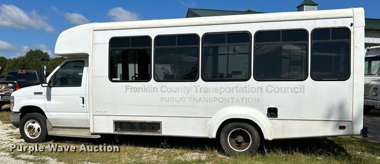 image for item NL9658 2010 Ford E450 shuttle bus