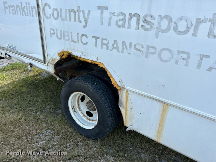 image for item NL9658 2010 Ford E450 shuttle bus