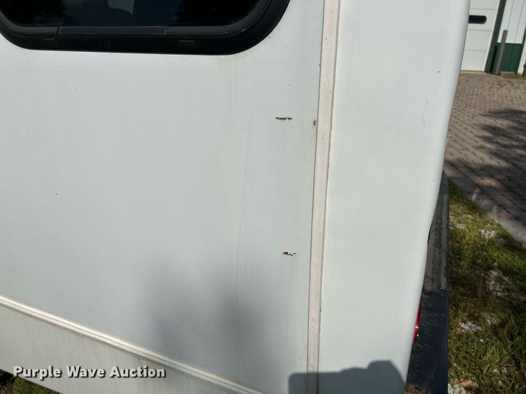 image for item NL9658 2010 Ford E450 shuttle bus