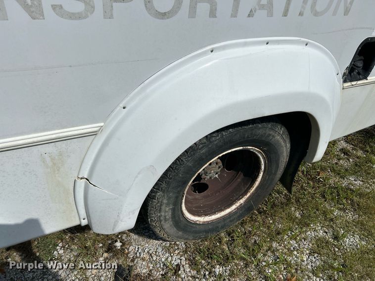 image for item NL9658 2010 Ford E450 shuttle bus