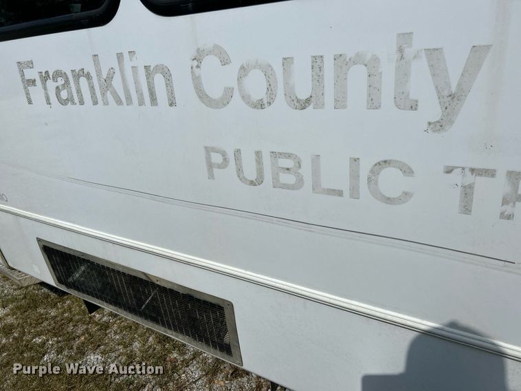 image for item NL9658 2010 Ford E450 shuttle bus