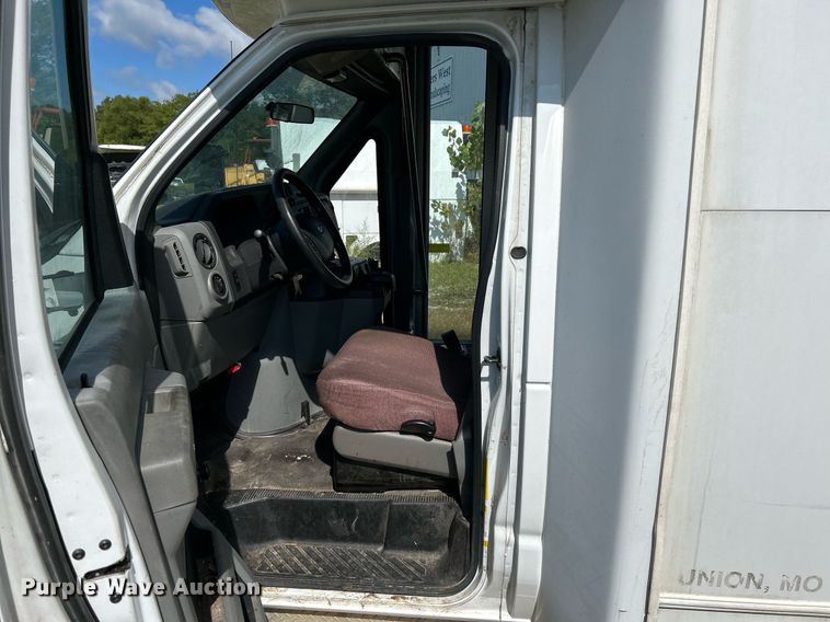 image for item NL9658 2010 Ford E450 shuttle bus