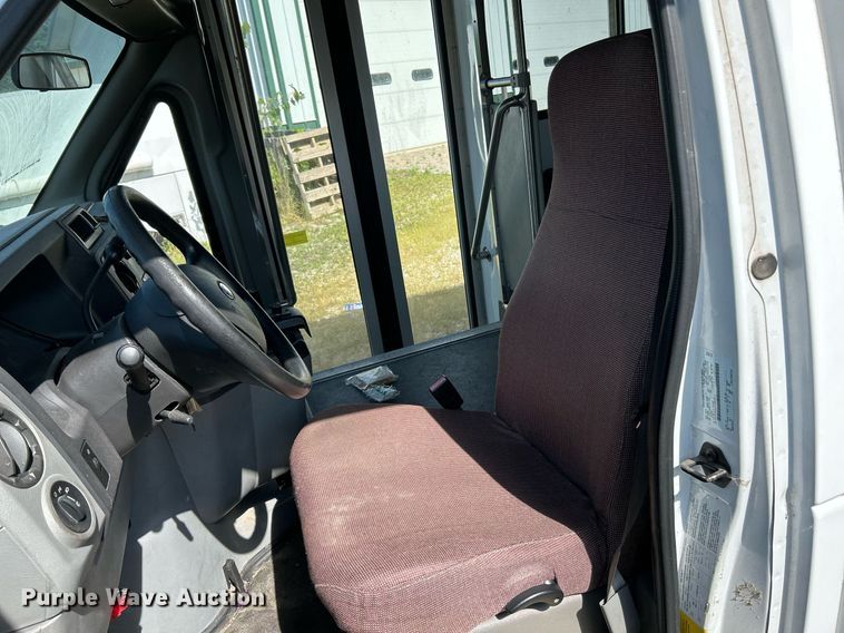 image for item NL9658 2010 Ford E450 shuttle bus