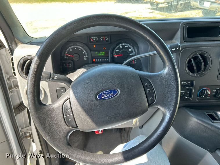 image for item NL9658 2010 Ford E450 shuttle bus