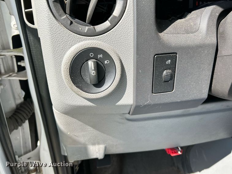 image for item NL9658 2010 Ford E450 shuttle bus