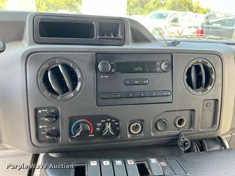 image for item NL9658 2010 Ford E450 shuttle bus