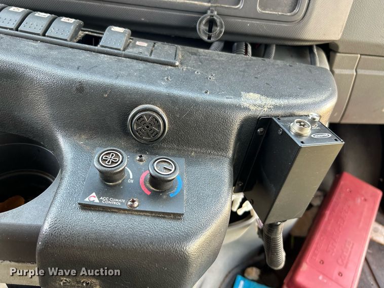 image for item NL9658 2010 Ford E450 shuttle bus