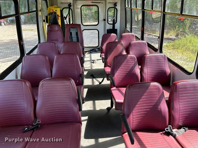 image for item NL9658 2010 Ford E450 shuttle bus