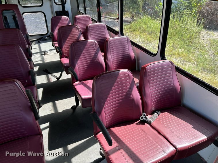 image for item NL9658 2010 Ford E450 shuttle bus