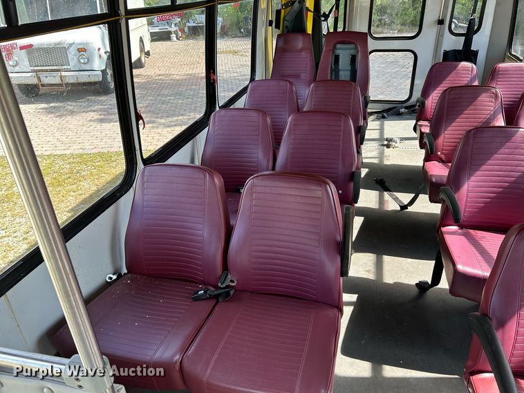 image for item NL9658 2010 Ford E450 shuttle bus