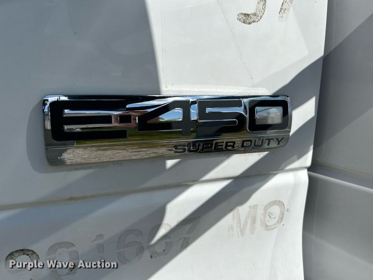 image for item NL9658 2010 Ford E450 shuttle bus