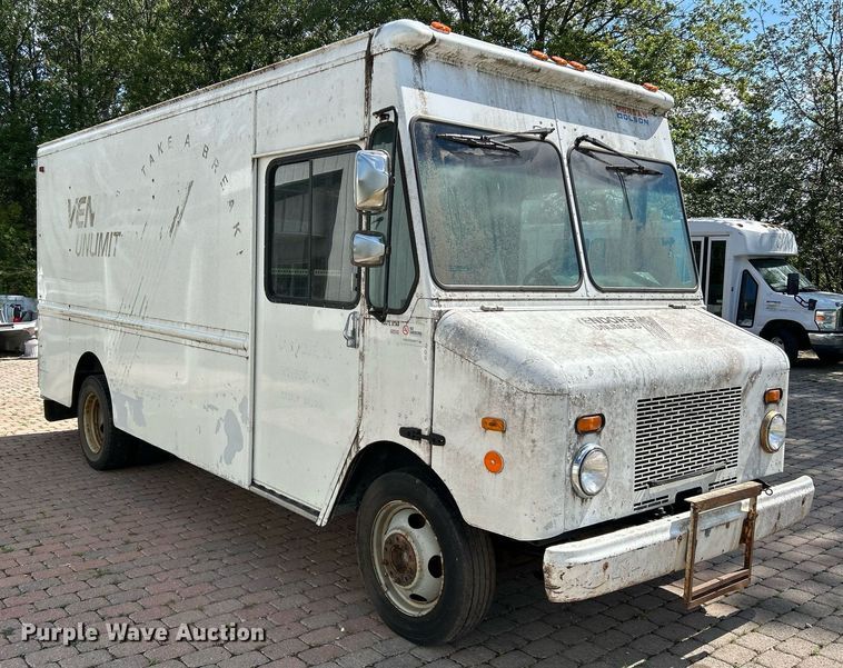 image for item NL9659 2005 Workhorse P42 delivery van