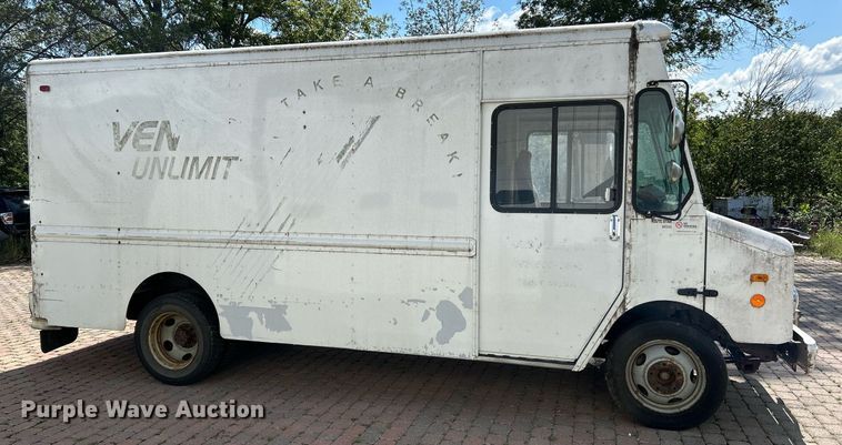 image for item NL9659 2005 Workhorse P42 delivery van