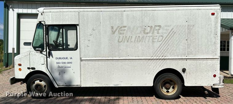 image for item NL9659 2005 Workhorse P42 delivery van