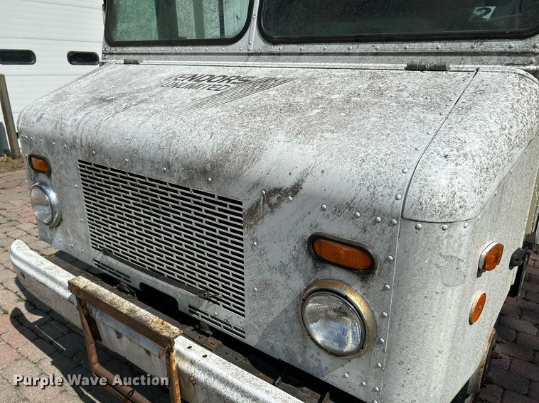 image for item NL9659 2005 Workhorse P42 delivery van