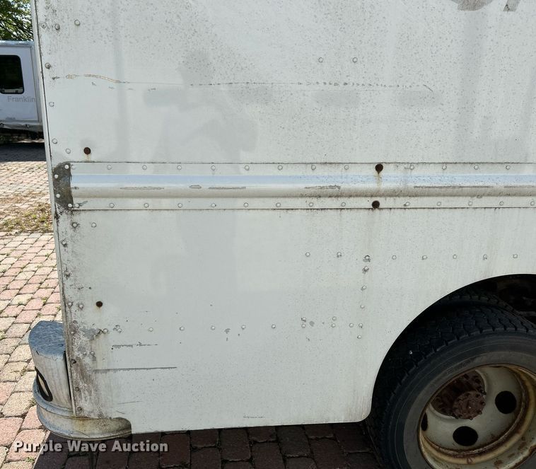 image for item NL9659 2005 Workhorse P42 delivery van