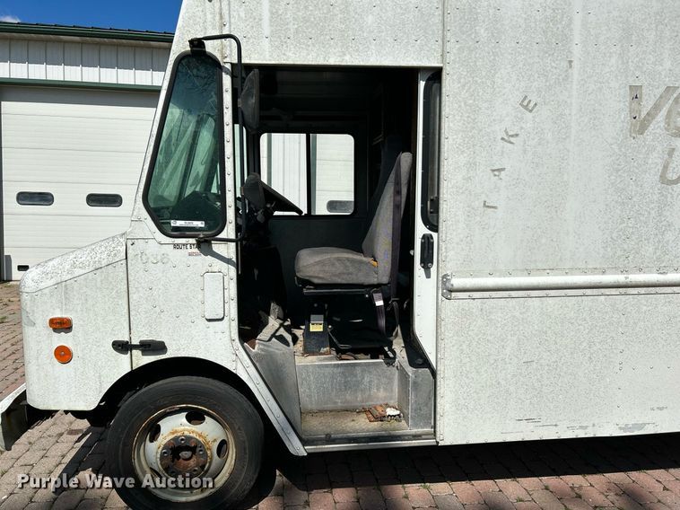 image for item NL9659 2005 Workhorse P42 delivery van