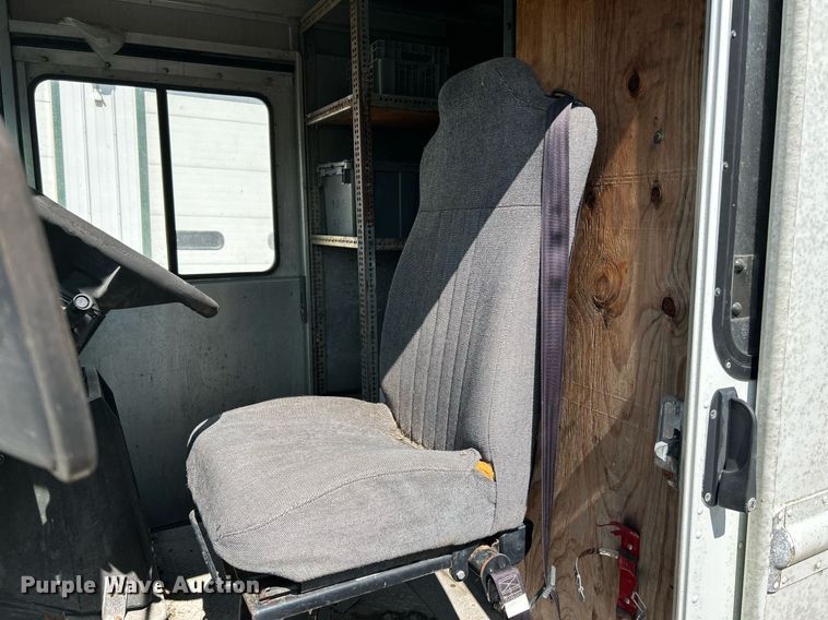 image for item NL9659 2005 Workhorse P42 delivery van