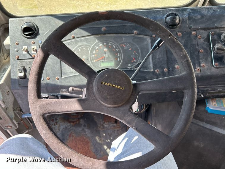 image for item NL9659 2005 Workhorse P42 delivery van