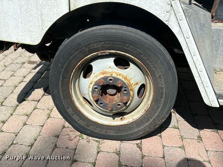 image for item NL9659 2005 Workhorse P42 delivery van