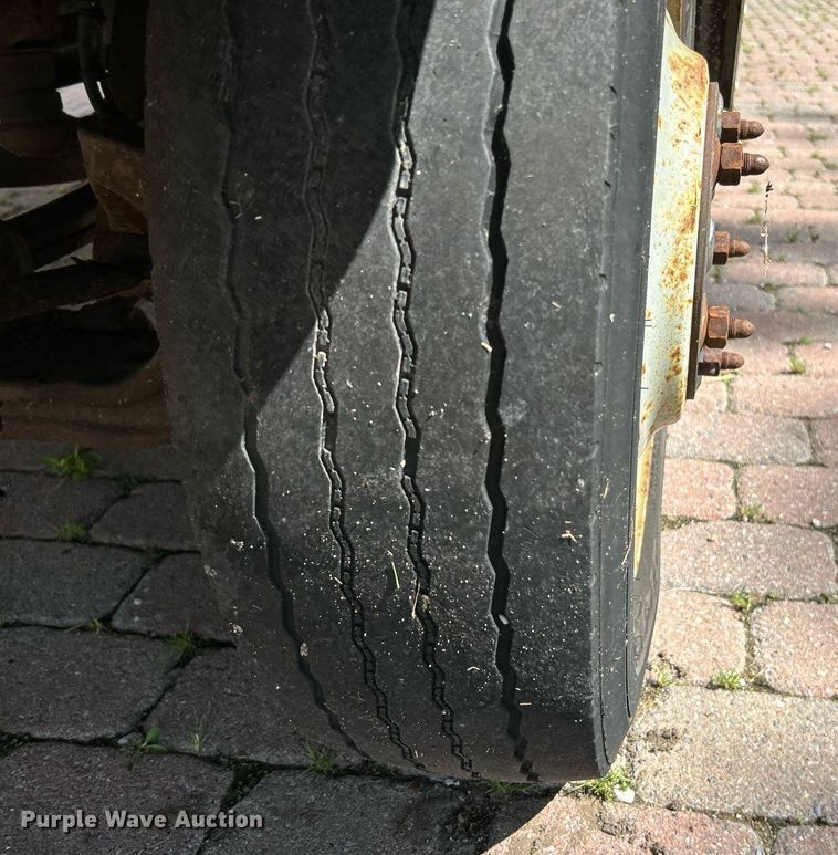 image for item NL9659 2005 Workhorse P42 delivery van