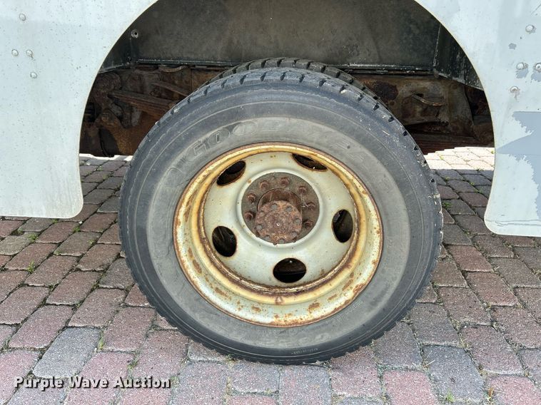 image for item NL9659 2005 Workhorse P42 delivery van