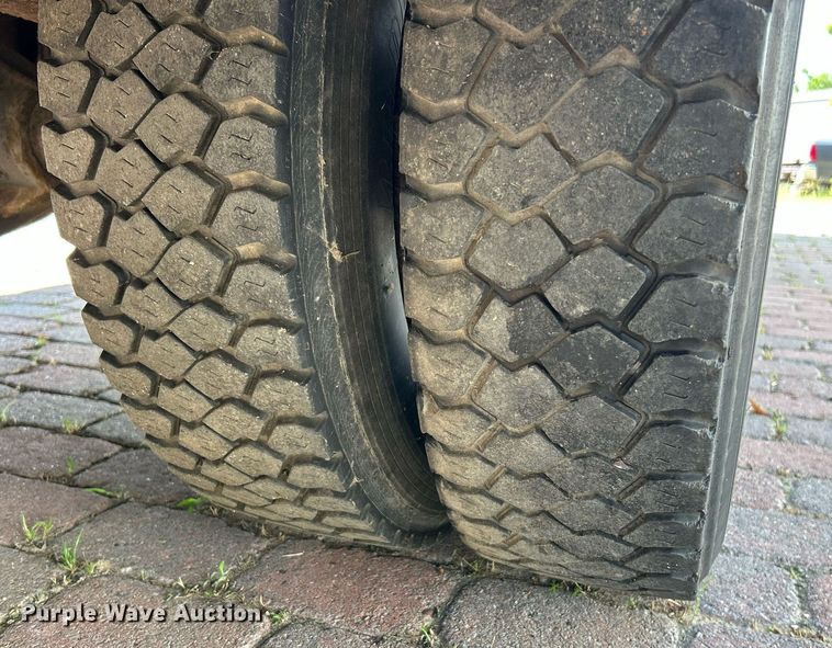 image for item NL9659 2005 Workhorse P42 delivery van