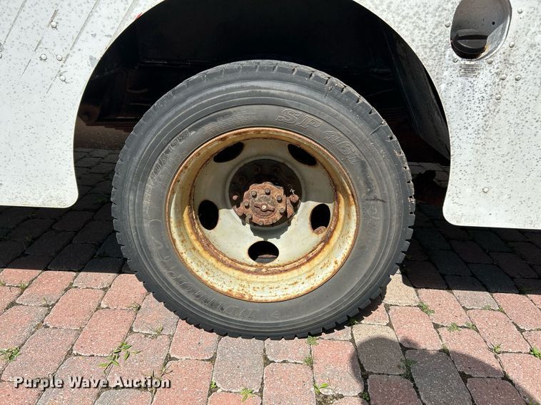 image for item NL9659 2005 Workhorse P42 delivery van