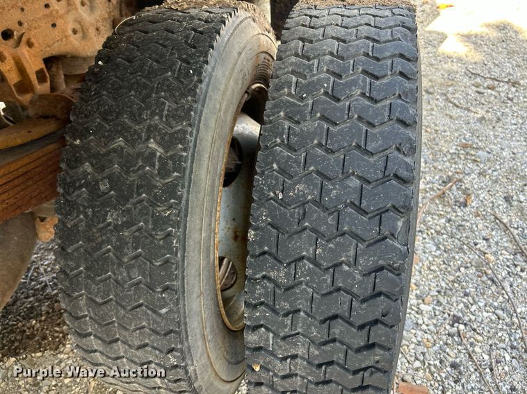 image for item NL9660 2003 Ford F450 Super Duty XL Crew Cab dump truck