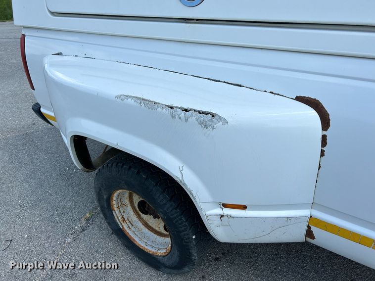 image for item NL9662 1997 GMC Sierra 3500 Crew Cab pickup truck