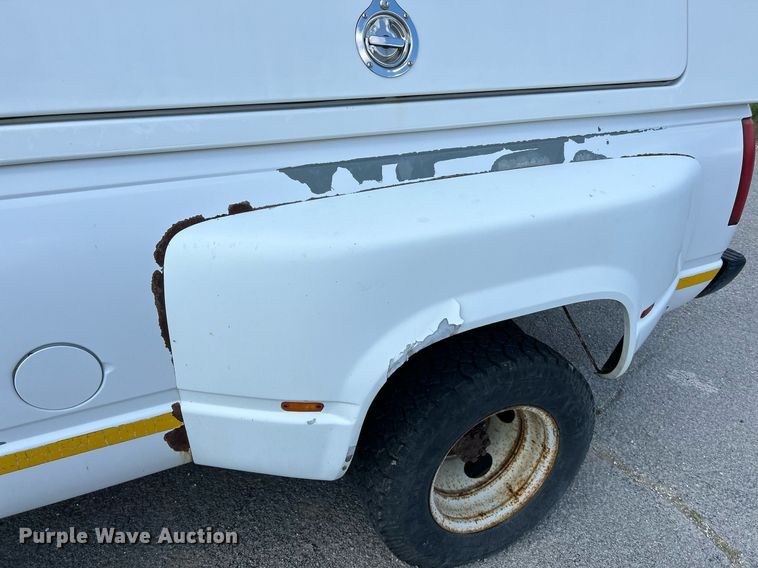 image for item NL9662 1997 GMC Sierra 3500 Crew Cab pickup truck