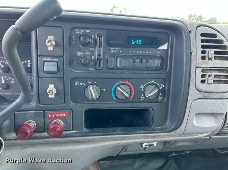 image for item NL9662 1997 GMC Sierra 3500 Crew Cab pickup truck