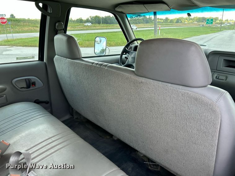 image for item NL9662 1997 GMC Sierra 3500 Crew Cab pickup truck