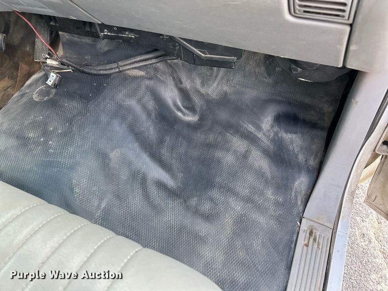 image for item NL9662 1997 GMC Sierra 3500 Crew Cab pickup truck