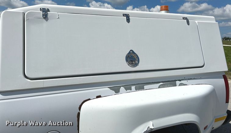 image for item NL9662 1997 GMC Sierra 3500 Crew Cab pickup truck