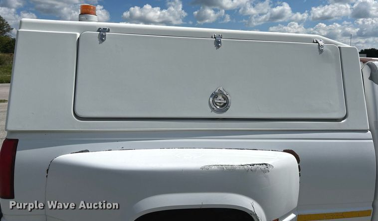 image for item NL9662 1997 GMC Sierra 3500 Crew Cab pickup truck