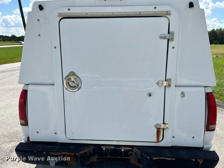 image for item NL9662 1997 GMC Sierra 3500 Crew Cab pickup truck