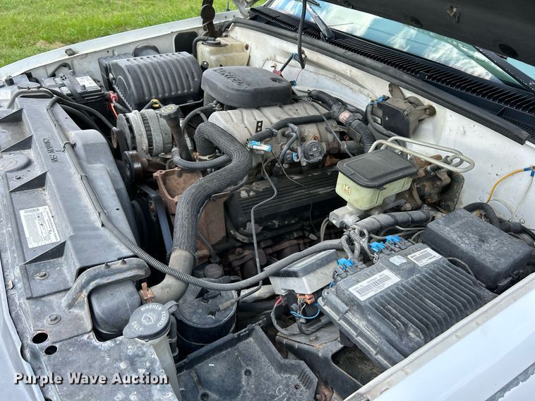 image for item NL9662 1997 GMC Sierra 3500 Crew Cab pickup truck