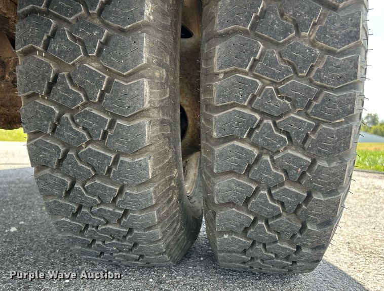 image for item NL9662 1997 GMC Sierra 3500 Crew Cab pickup truck