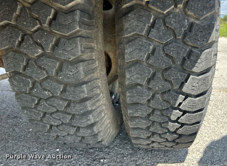 image for item NL9662 1997 GMC Sierra 3500 Crew Cab pickup truck