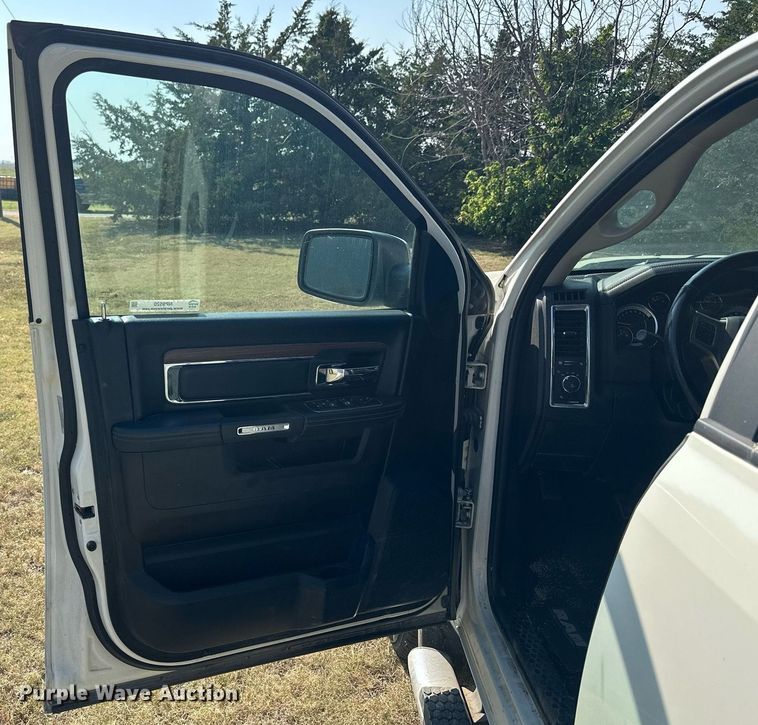 image for item NP9520 2017 Dodge Ram 1500  Crew Cab pickup truck