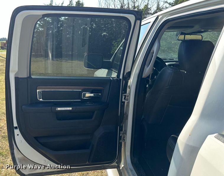 image for item NP9520 2017 Dodge Ram 1500  Crew Cab pickup truck