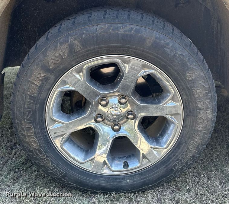 image for item NP9520 2017 Dodge Ram 1500  Crew Cab pickup truck